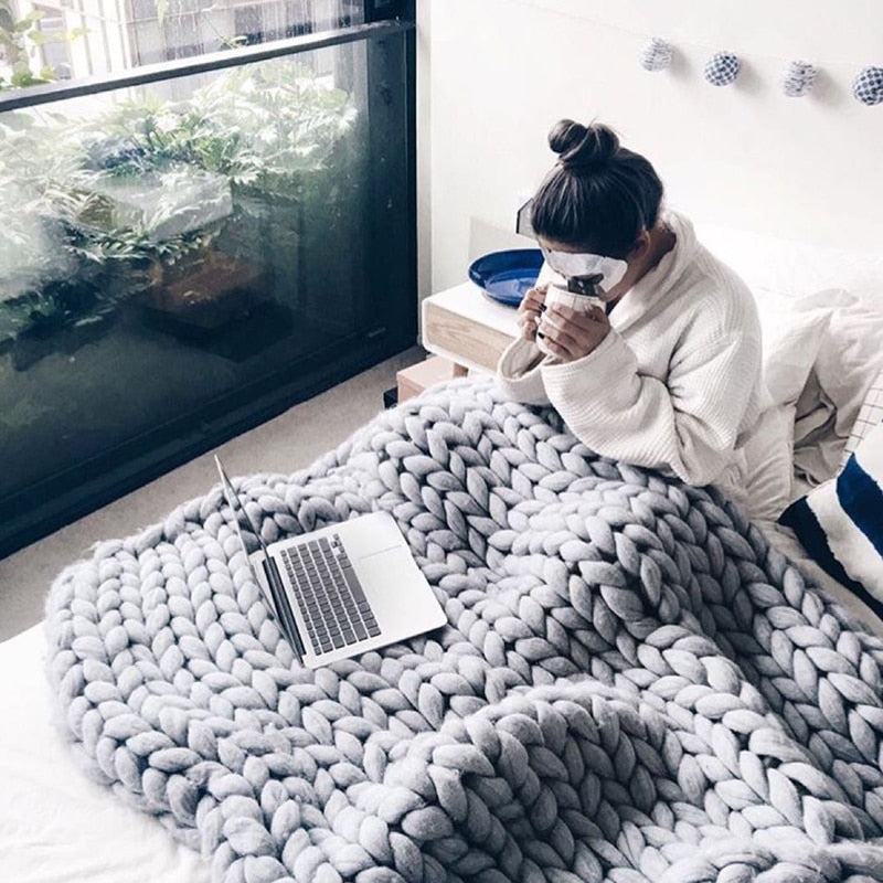 Chunky Knitted Blanket – Super Thick Soft Handmade Throw for Sofa & Bed
